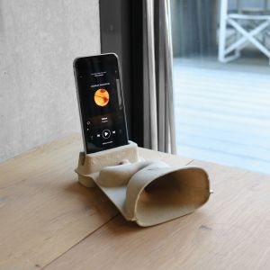 Smartphone cardboard speaker